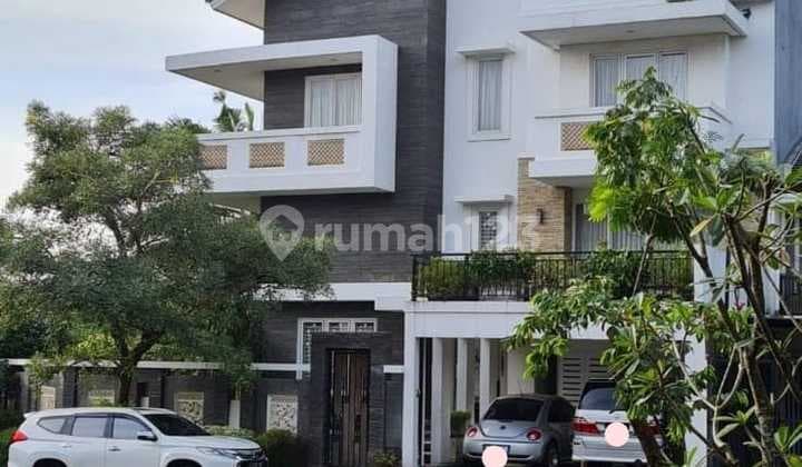 Sell Luxury House with Private Pool, 4-Car Garage in Citragran Cibubur