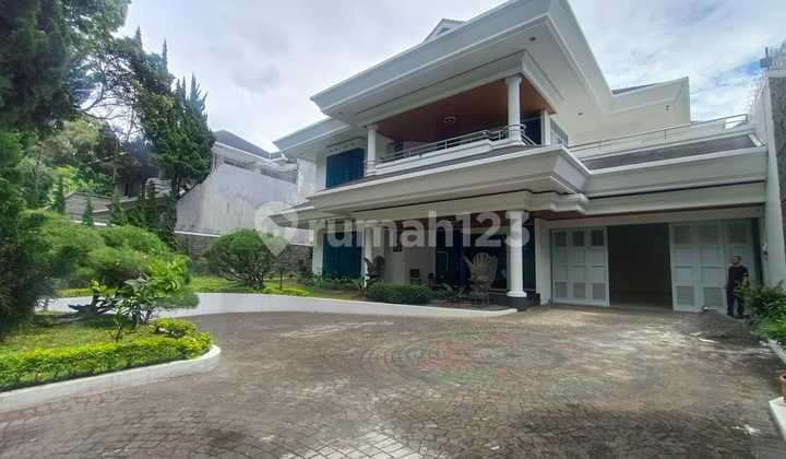 Dijual Rumah Bagus dan Luas di Setiabudi, Bandung