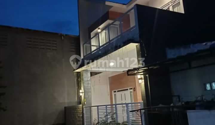 Dijual Rumah 2 Lantai dengan Kolam Renang di Bumi Asri, Bandung