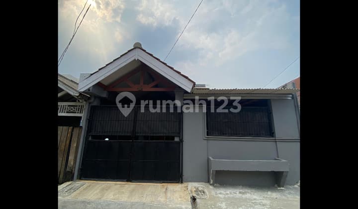 DI JUAL RUMAH DAERAH MEDANG PAGEDANGAN DI TANGERANG SELATAN