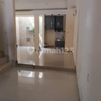 Rumah Bagus Renovasi Cluster Metland Menteng Nego