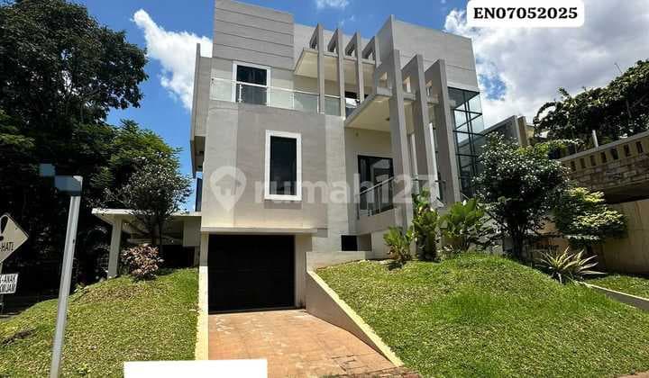 Rumah Mewah 3 Lantai Posisi Hook di Legenda Wisata Cibubur
