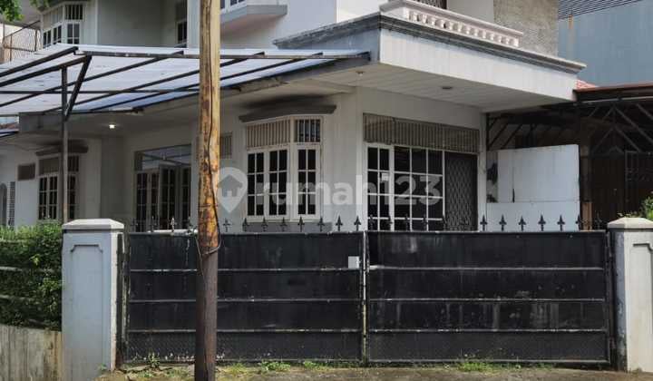 Disewakan Rumah Hoek 2 Lantai Di Permata Buana. Hadap Utara Selatan