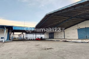 For Rent: Strategic Warehouse and Office Location in Pasar Kemis.