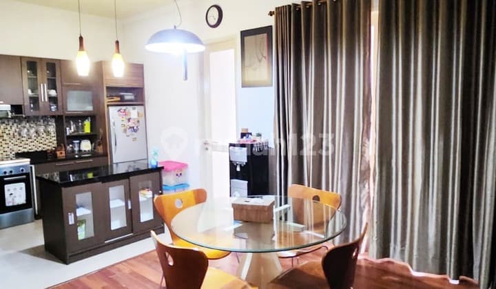 Beautiful Two-Story Green Venetian House, Semi-Furnished