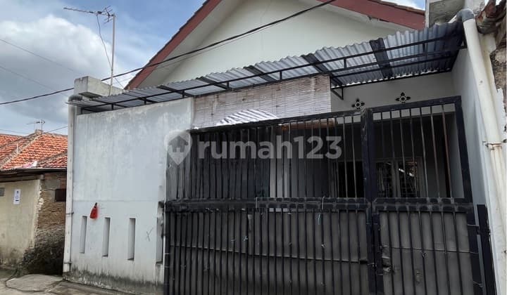 Rumah Asri Di Tengah Pemukiman Penduduk