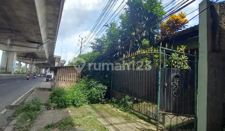 Rumah Sederhana Posisi Pinggir Jalan Akses Tol