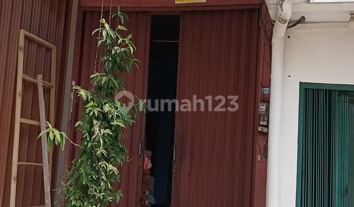 Ruko Yang Terletak Di Pusat Bisnis Cibinong