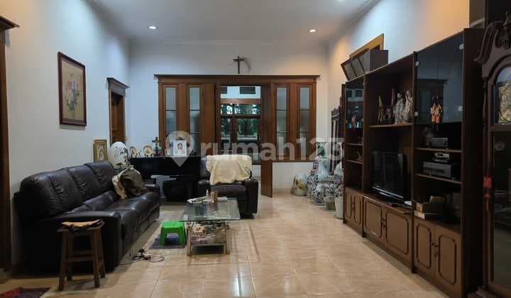 Rumah Belanda terawat lokasi eksklusif jarang ada sayap Riau
