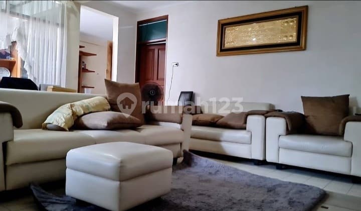 Rumah Bagus Terawat Lokasi Strategis di Turangga