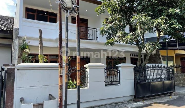 Rumah 2 Lantai Bagus SHM di Turangga, Bandung