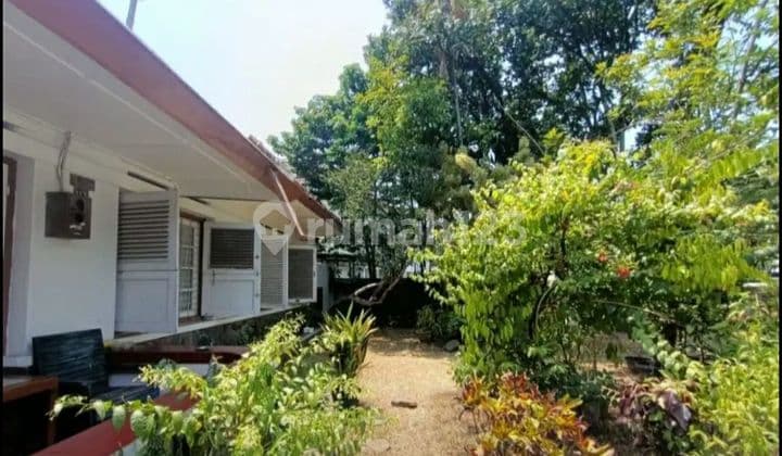 Rumah di Main Road Jalan Riau Bandung Kota