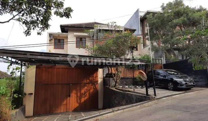 Rumah Mewah 2 Lantai di Setra Indah Bandung