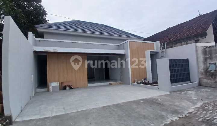 Luxury House 800 Million Near Maguwoharjo Stadium