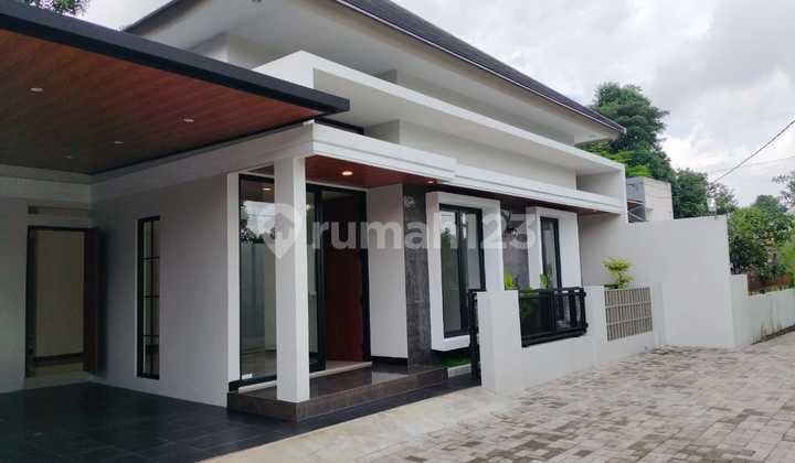 Rumah Elegan Menawan Jakal Km 13 Hanya 10Menit Kampus Uii
