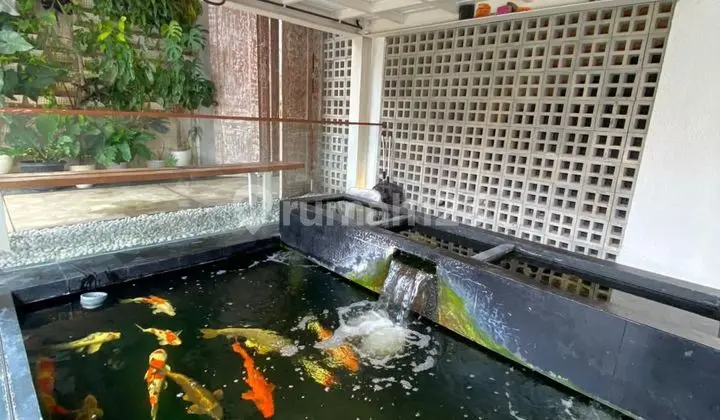 Dijual Rumah dengan Material Dominant Kayu Jati di Pulomas Jakarta Timur