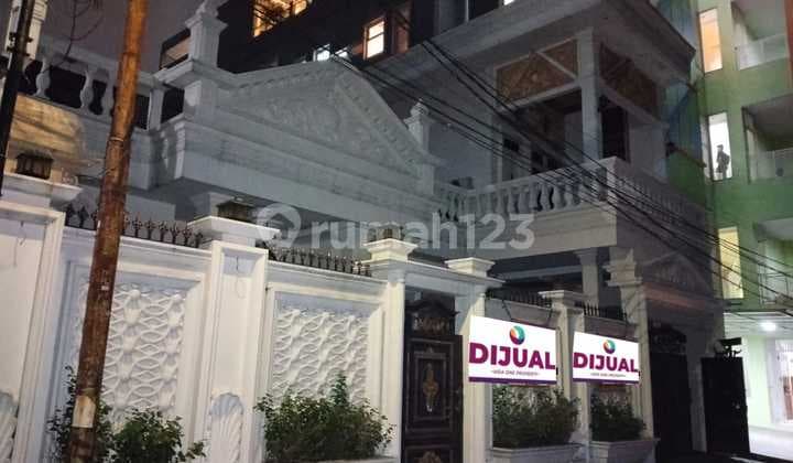 Dijual Rumah Mewah dengan Fasilitas Kolam Renang di Daerah Pondok Kelapa Duren Sawit Jakarta