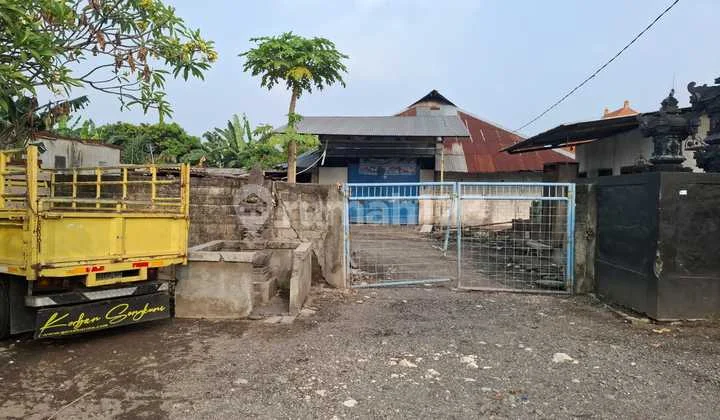 Large Warehouse in Front of Sempidi Market Near Puspem Street Large Warehouse in Front of Sempidi Market Near Puspem Street