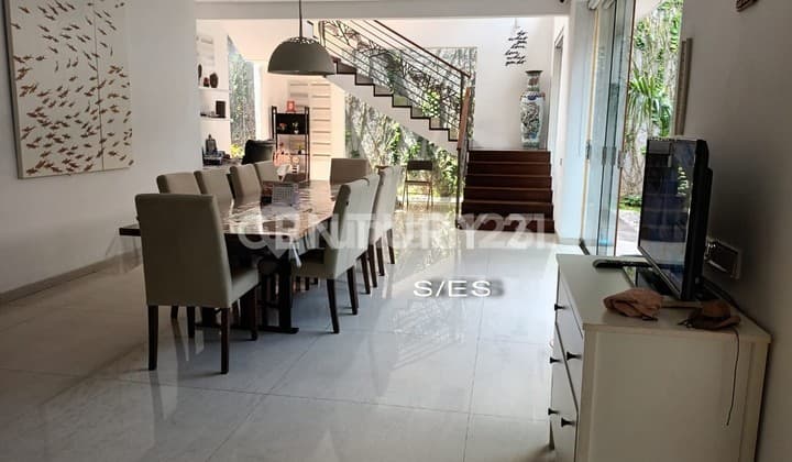 Rumah Lux Siap Huni Luas Besar Lokasi Pusat Kota