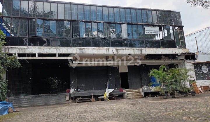 Main Road Building Setiabudi Bandung Tourism Area