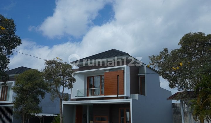 2 Lantai, Rumah Luas, 15 Menit Rsup Dr. Sardjito