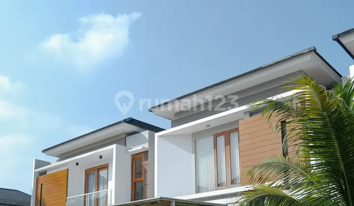 Bale Wangsa Residence: Modern Design, Comfortable Living, 5 Minutes from Yia Airport Toll