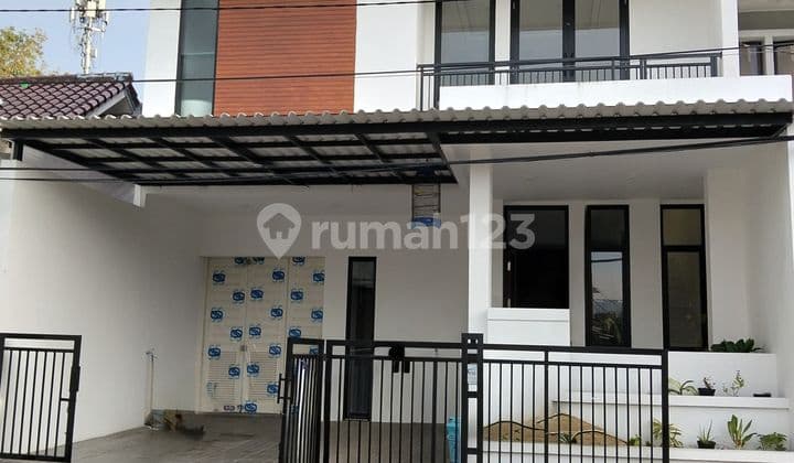 Rumah Luas dengan Bangunan Baru di Regency Melati Mas Lokasi Strategis di Tangsel