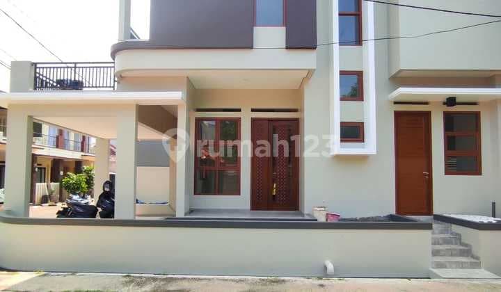 Translation: Newly Renovated Corner House in Graha Raya
