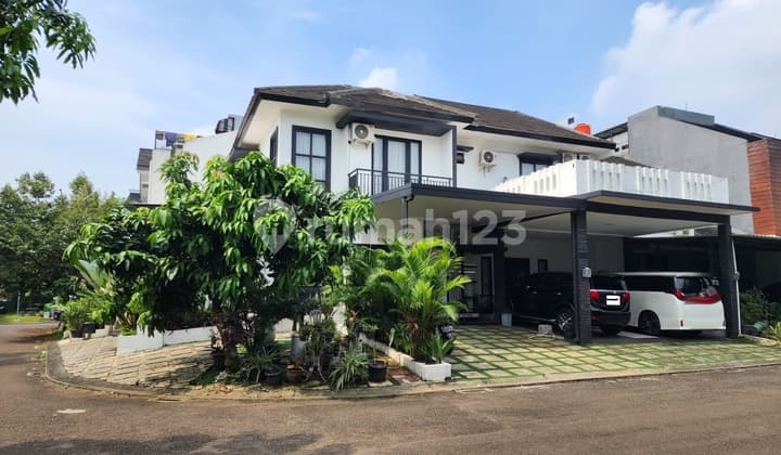 2-Storey Hook House in BSD Serpong Near Toll. 5 BR