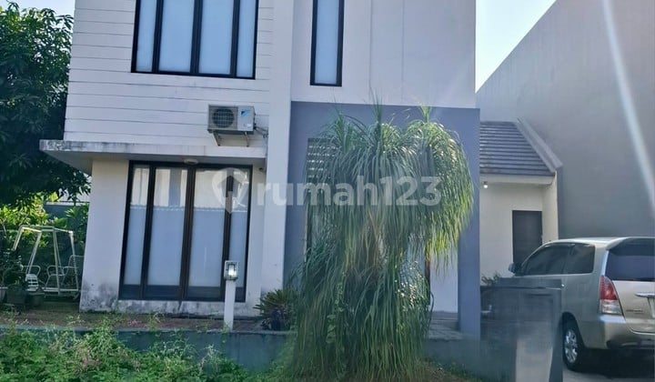 Quick Sale Hook House in the Premium Graha Raya Area.