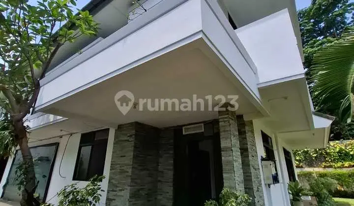 Disewakan Rumah Luas Modern Minimalis Lokasi Strategis Pondok Indah Jakarta Selatan