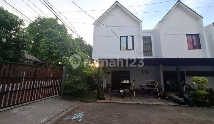 Rumah 2Lt Hook di Jatiwarna Dekat Sekolah Yapidh