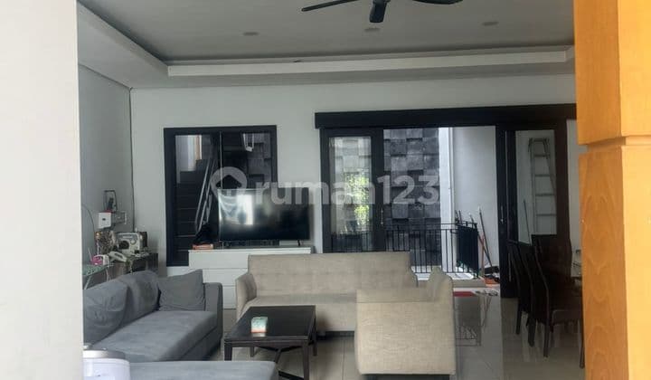 For Sale House in Grisenda Area 200m2 Semi Furnished North Facing