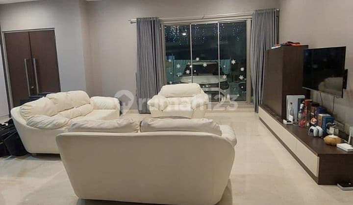 For Sale Golf Island 2-Story House Semi-Furnished Full Cool Building