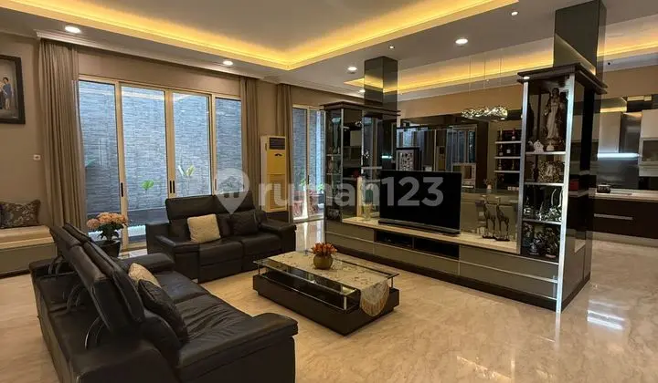 Dijual Rumah Mewah di Pik1 Luas 416M2 Full Furnish SHM 3Lantai