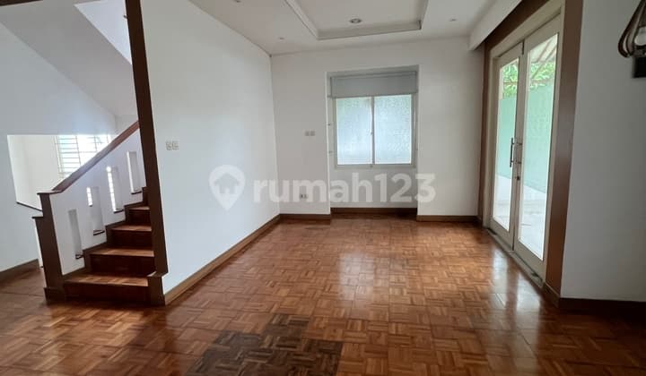 Dijual Rumah Bgm Pik1 Luas 234M2 Posisi Hoek SHM 2,5Lantai