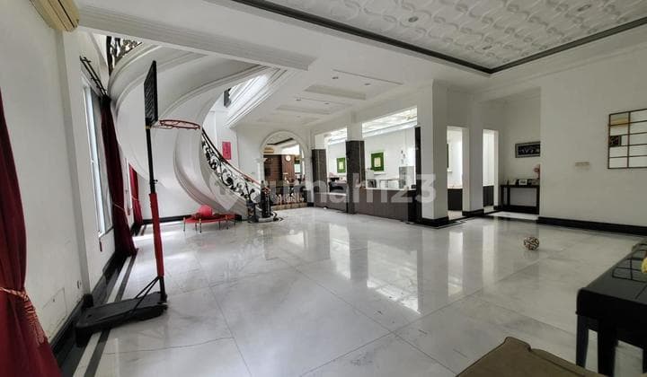 Dijual Rumah Cluster Mewah Posisi Hoek Luas 630M2 SHM 4Lantai