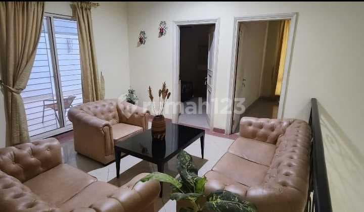 Disewakan Rumah Bgm Pik1 Luas 230M2 Semi Furnish 4+1 Kamar Tidur