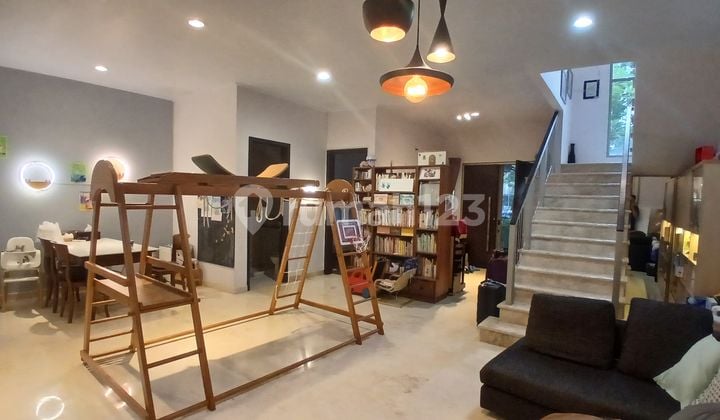 Dijual Rumah Golf Island Luas 160m2 Semi Furnish 2lantai