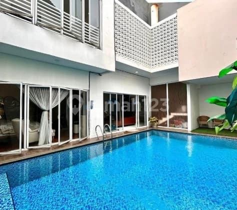 Rumah Mewah Posisi Hook Lokasi Strategis di Pancoran, jakarta selatan
