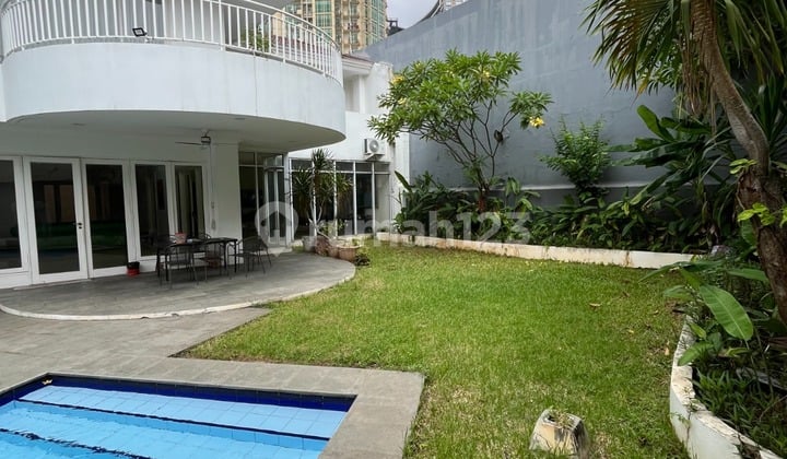 Rumah Mewah di Kawasan Bisnis Kuningan, Jaksel