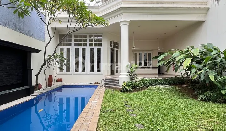 Disewa Rumah 2,5 Lantai American Classic di Kemang, Jaksel