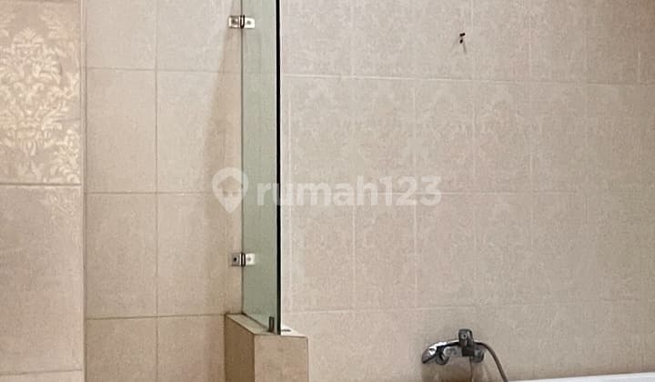 Disewa Rumah 2,5 Lantai American Classic di Kemang, Jaksel