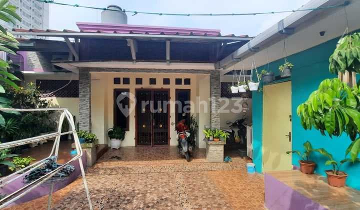 Sewa Ruang Usaha / Rumah Lokasi di Pinggir Jalan, Pasar Rebo Jakarta Timur