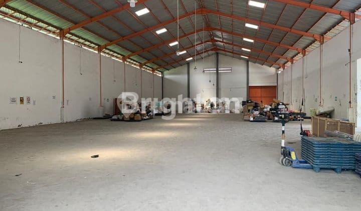 DISEWAKAN GUDANG LUAS 1200 meter DIATAS TANAH LUAS 2500 meter
