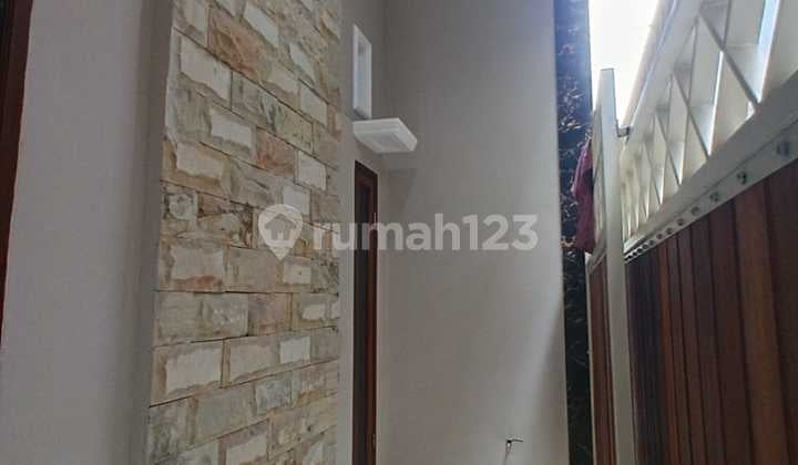 Dijual Rumah Baru Pucang SHM 2.Lt.mungil Minimalis