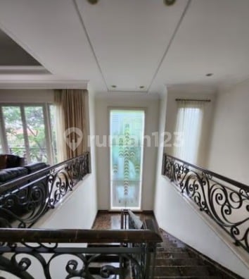 Strategis Rumah Pribadi atau Usaha Raya Manyar bisa Nego Strategis Rumah Pribadi atau Usaha Raya Manyar bisa Nego