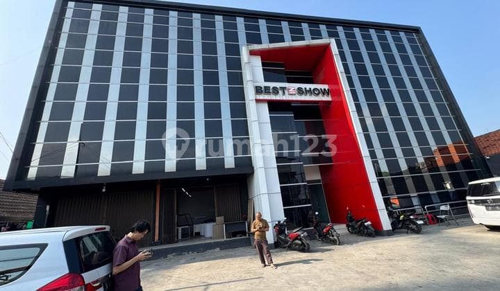 Gedung Bagus 4 Lantai Pinggir Jalan Parkir Luas Akses Kontainer