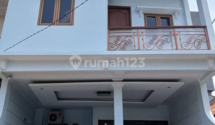 2-Storey Strategic House by the Road with 7 Bedrooms