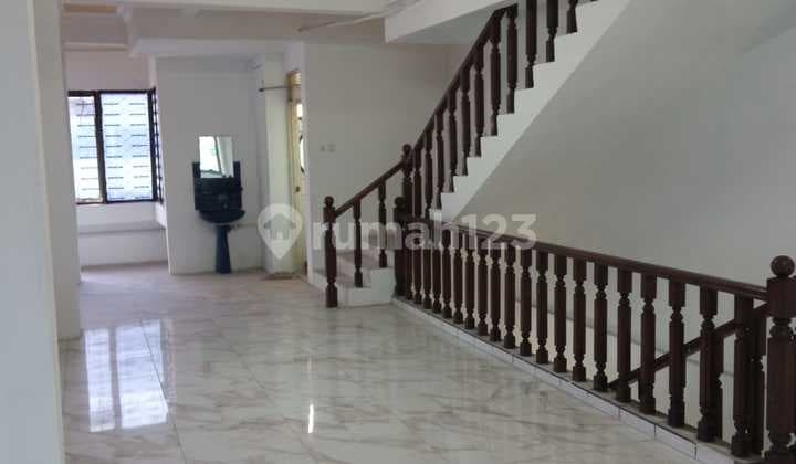 Turun Harga Ruko 4,5 Lt Pinggi Jalan Raya Jakarta Pusat Strategis